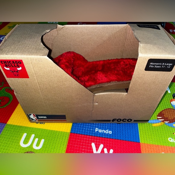 Bulls Slippers - Picture 2 of 2